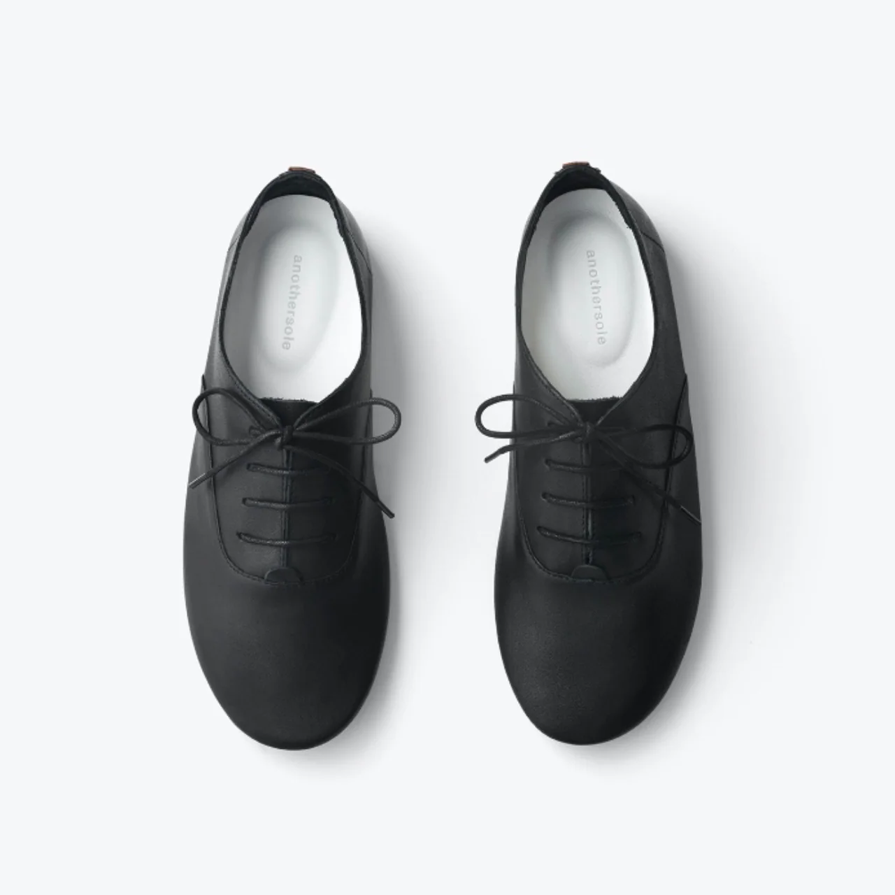 Lucie II - Smooth Black - Image 4